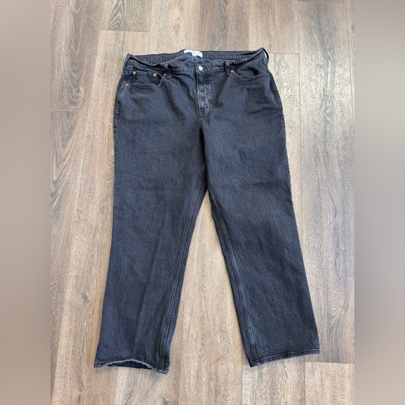 Abercrombie & Fitch Denim - Abercrombie & Fitch Women's Black Straight Leg Jeans, women’s size 33 SHORT